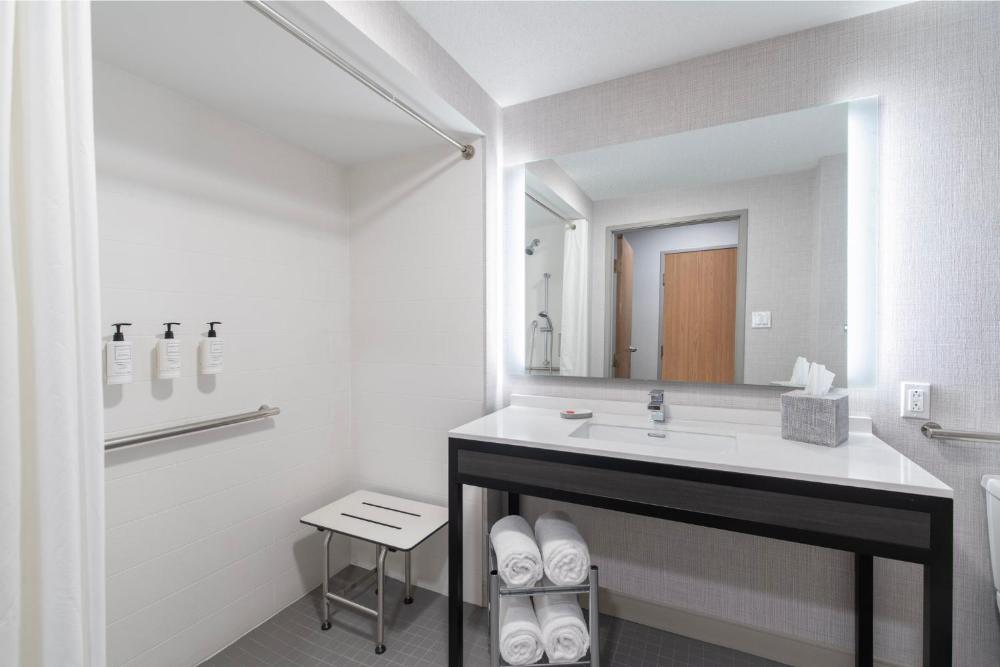 Executive King Room - Hearing Accessible - Non-Smoking interior